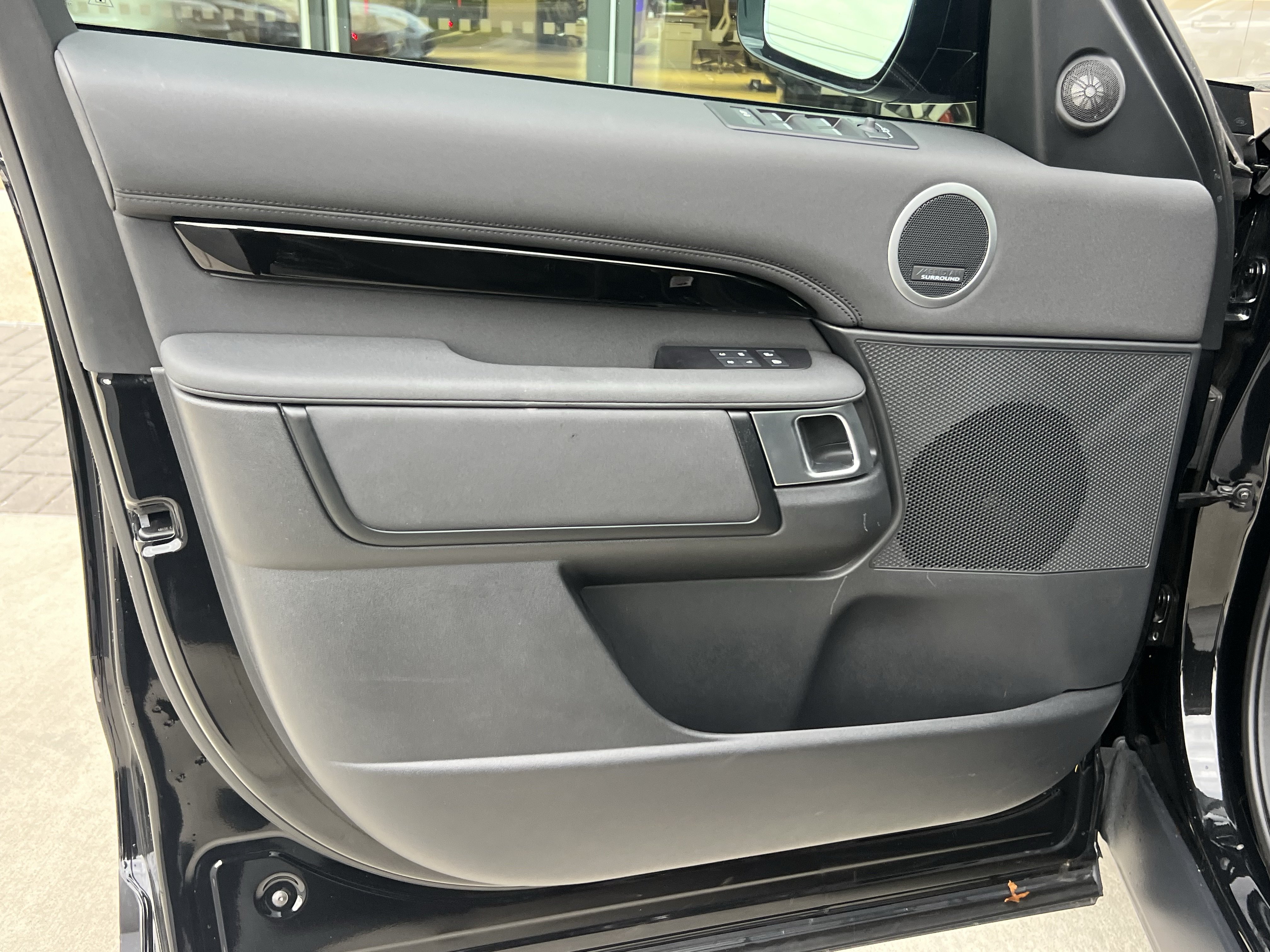 Certified 2025 Land Rover Discovery S AWD/4WD image 14