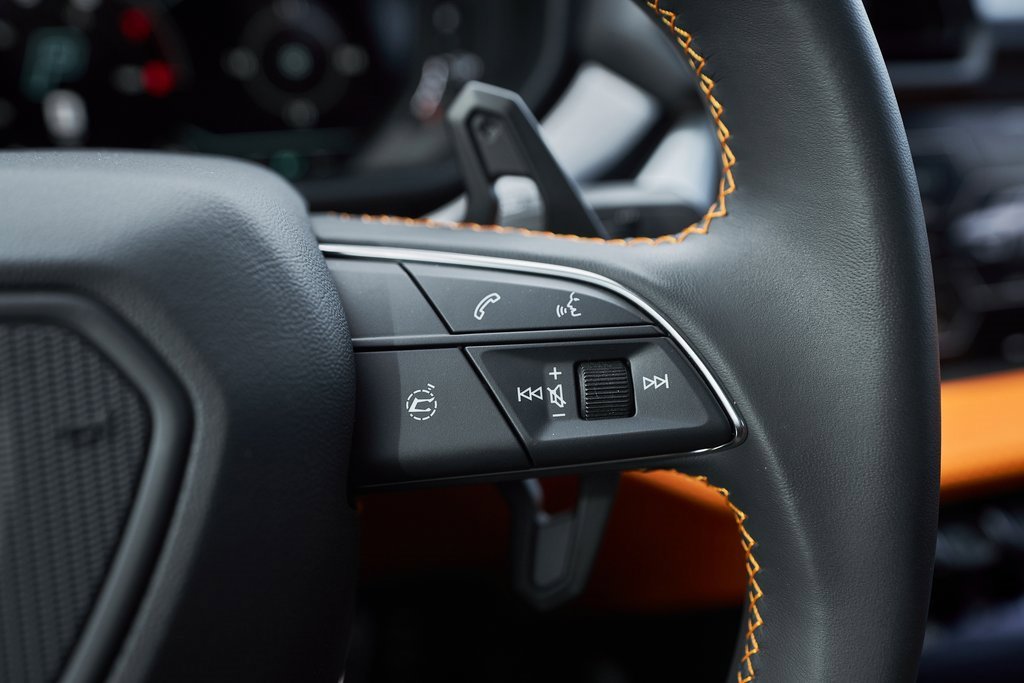 Used 2025 Lamborghini Urus SE image 57