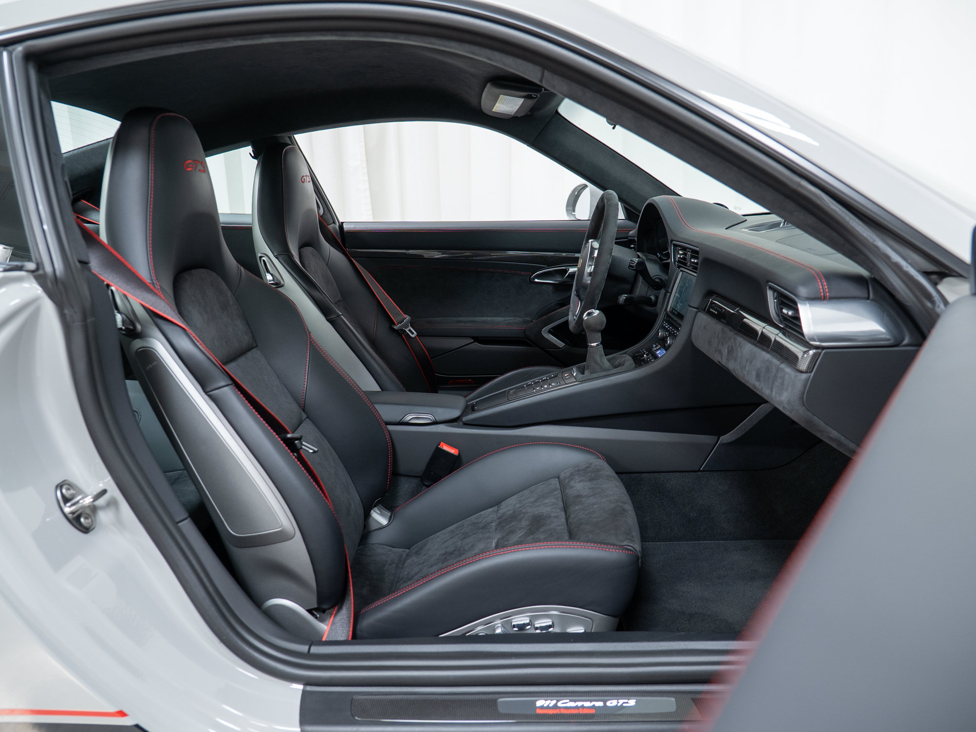 Certified 2016 Porsche 911 Carrera GTS RWD image 42