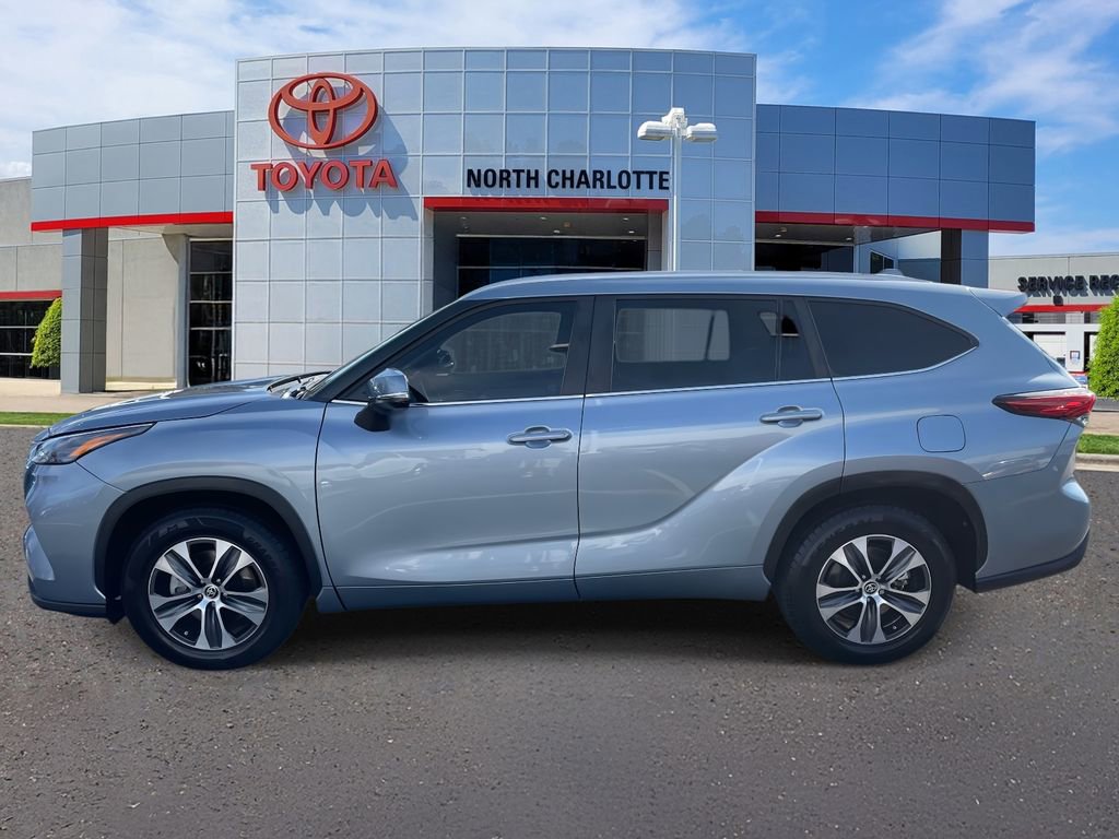 Used 2023 Toyota Highlander XLE image 6