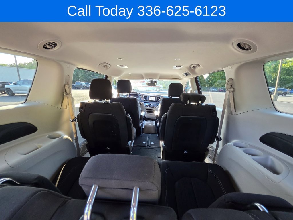 Used 2023 Chrysler Voyager LX FWD image 33