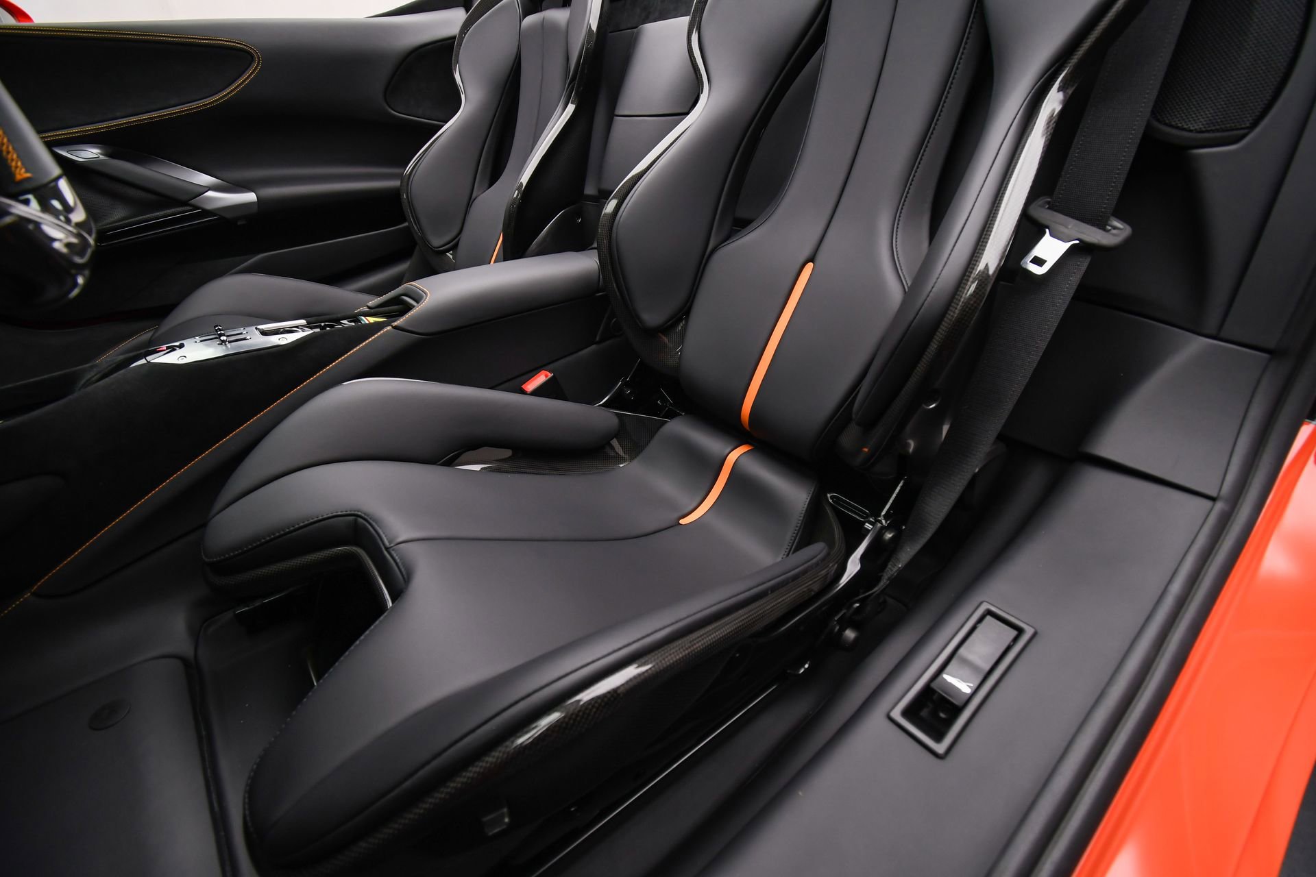 Used 2025 Ferrari SF90 Spider image 57