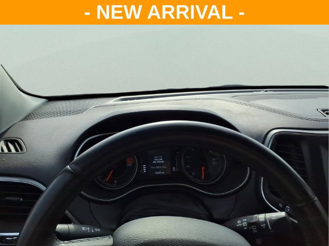 Used 2019 Jeep Cherokee Latitude Plus FWD image 28