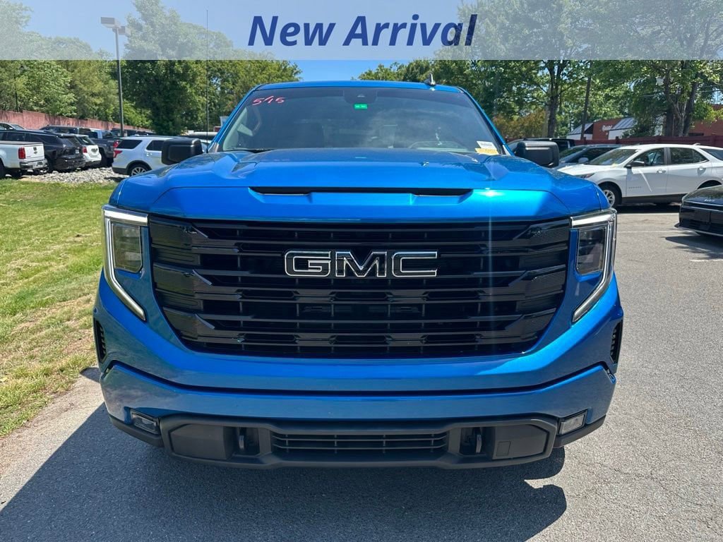 Used 2023 GMC Sierra 1500 Elevation w/ LPO, Elevation Black Package RWD image 2