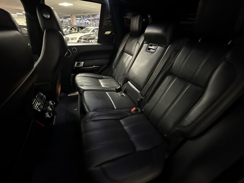 Used 2015 Land Rover Range Rover HSE AWD/4WD image 30