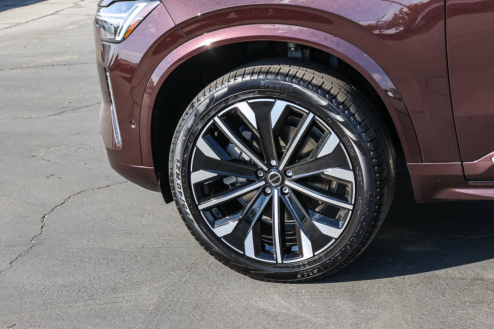 New 2026 Volvo XC90 B5 Plus w/ Protection Package Premier AWD/4WD image 6