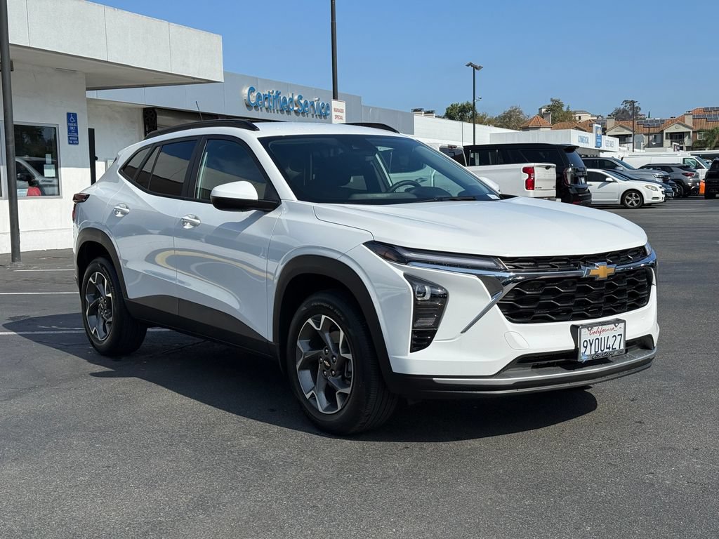 Used 2026 Chevrolet Trax LT w/ Driver Confidence Package FWD image 4