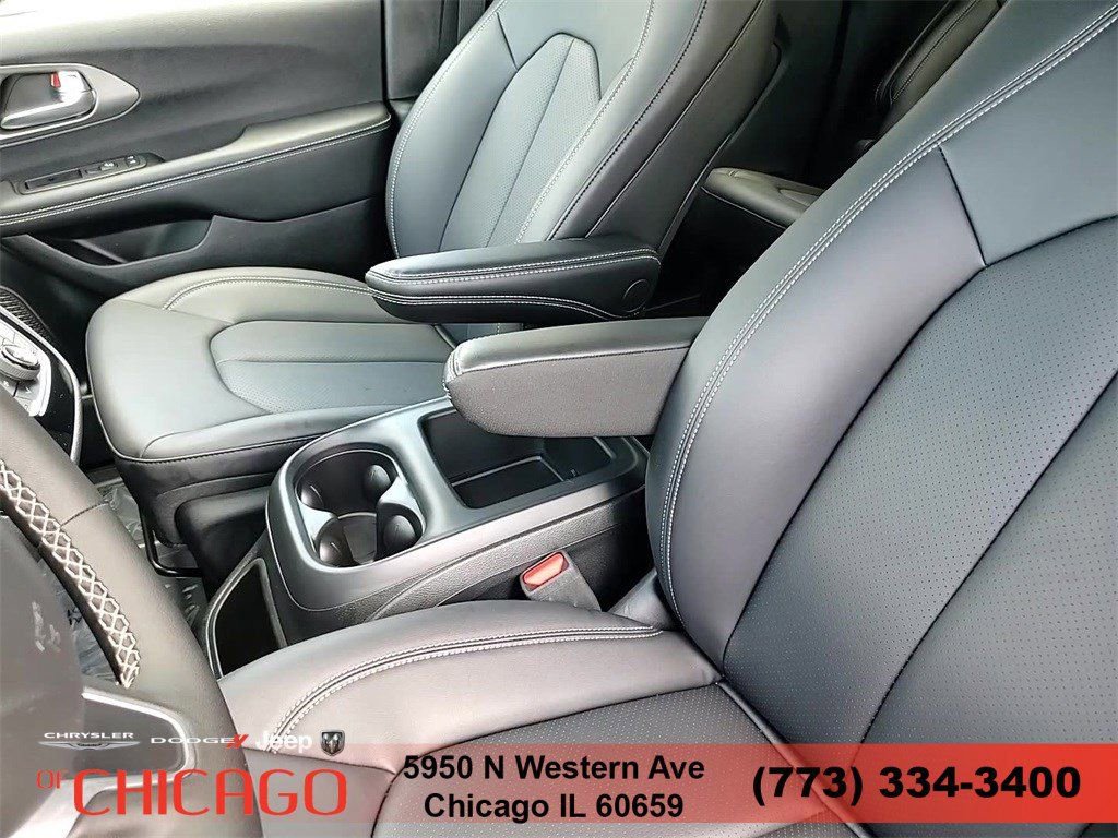 New 2025 Chrysler Pacifica Select FWD image 21