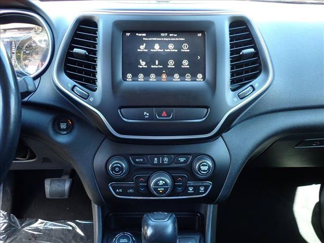 Used 2019 Jeep Cherokee Latitude Plus w/ Comfort/Convenience Group AWD/4WD image 17