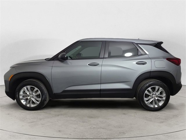 Used 2023 Chevrolet TrailBlazer LS image 2