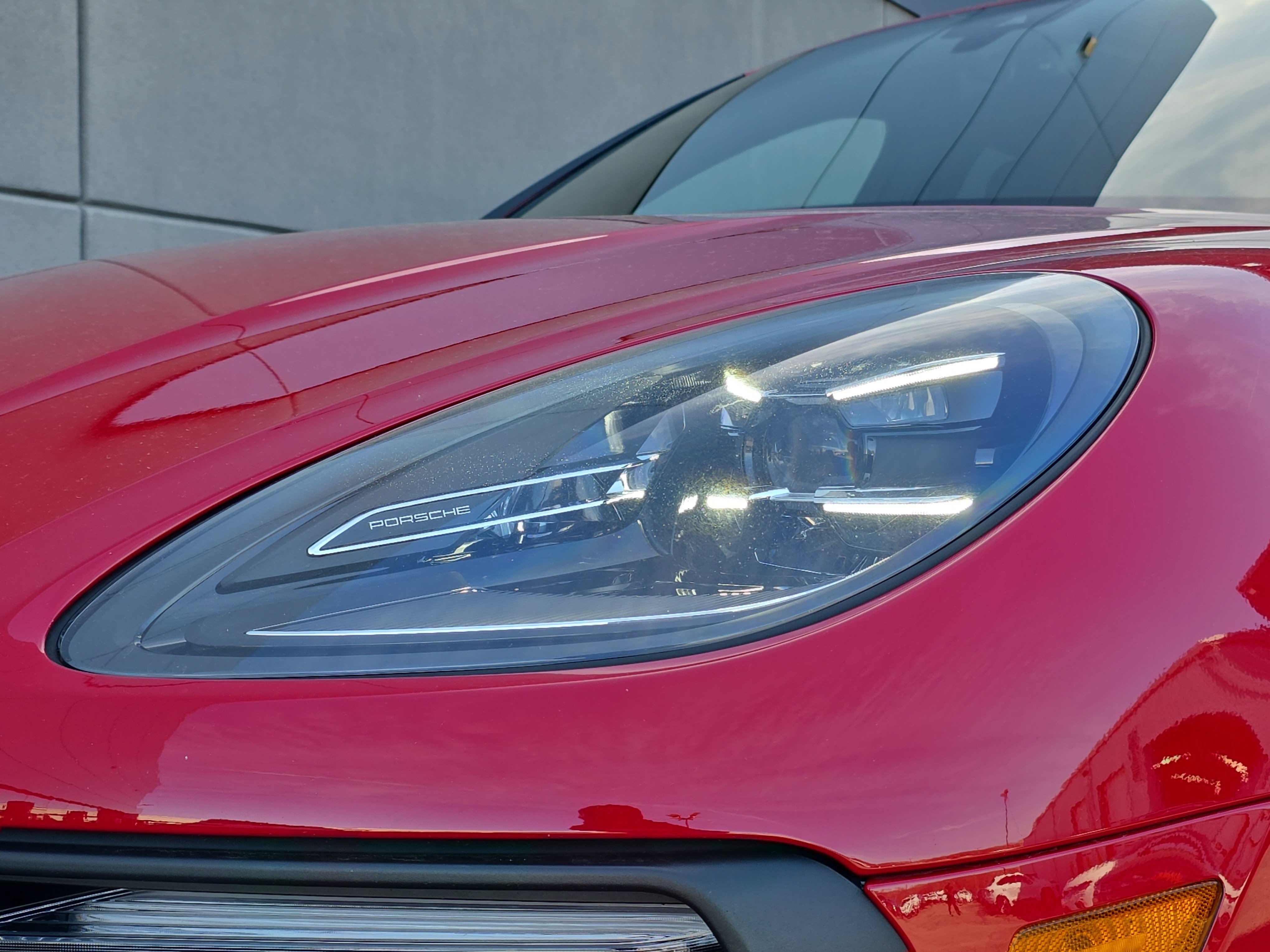 Certified 2024 Porsche Macan image 12