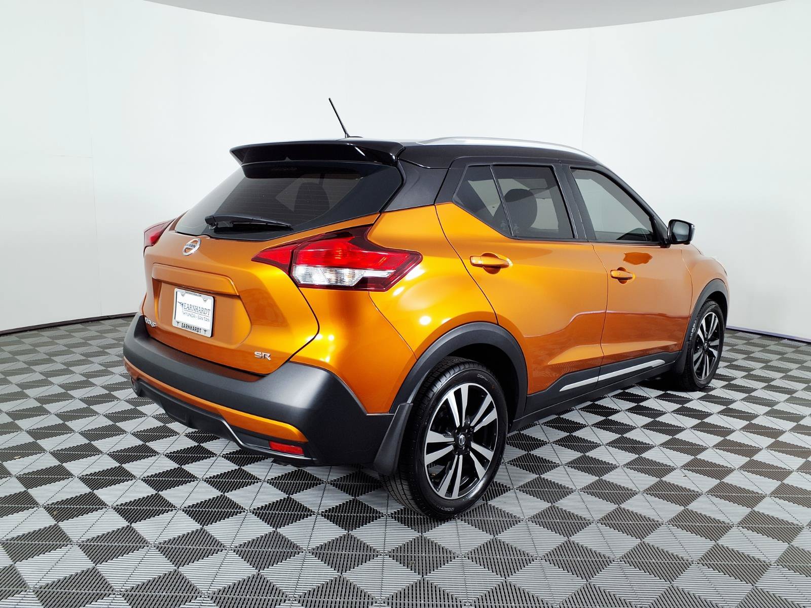 Used 2019 Nissan Kicks SR w/ SR Premium Package FWD image 4
