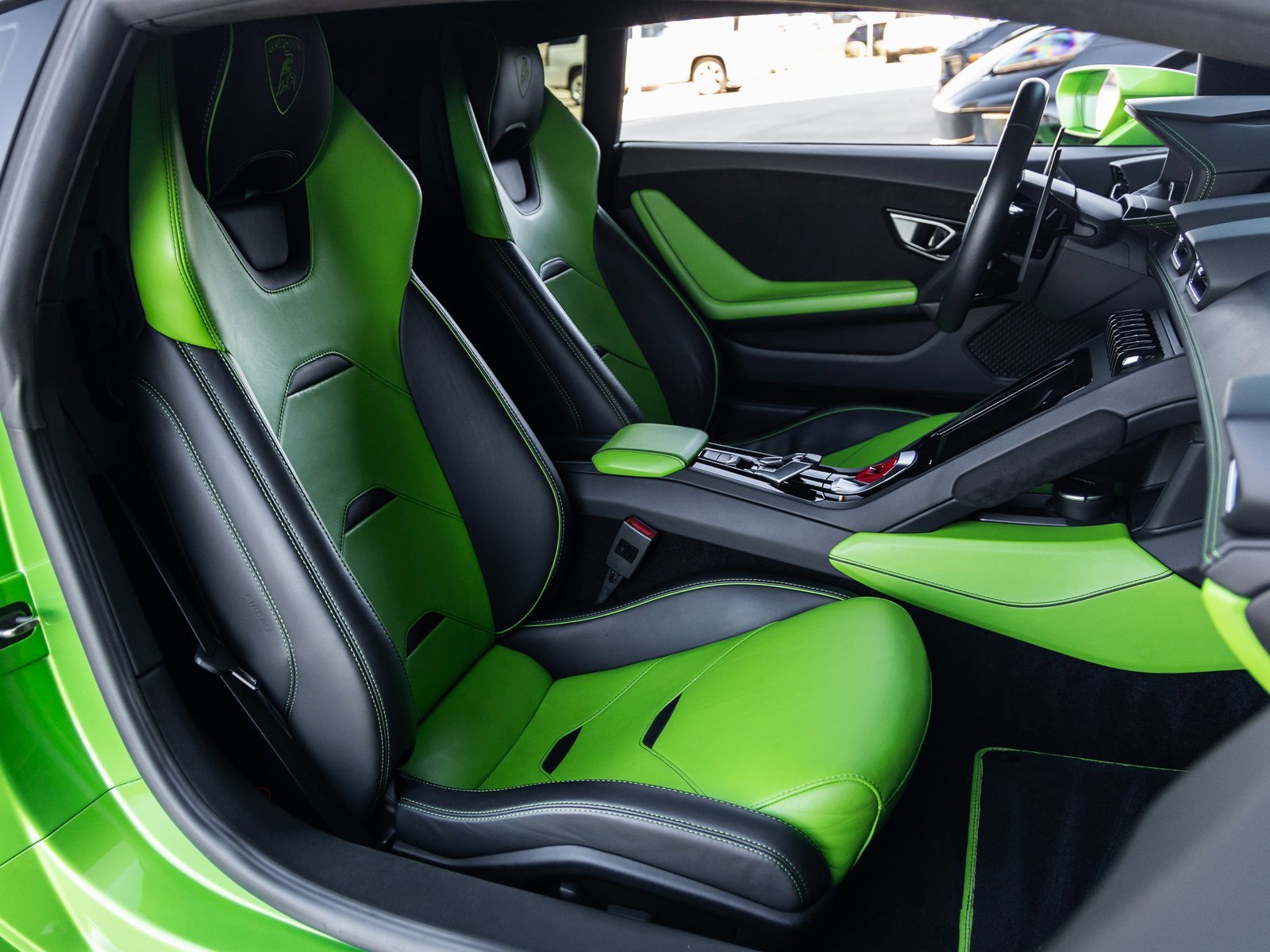 Used 2022 Lamborghini Huracan EVO image 38