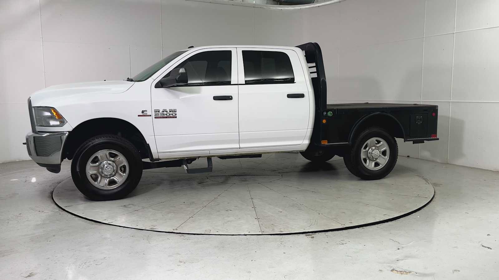 Used 2017 RAM 2500 Tradesman w/ Chrome Appearance Group AWD/4WD image 4