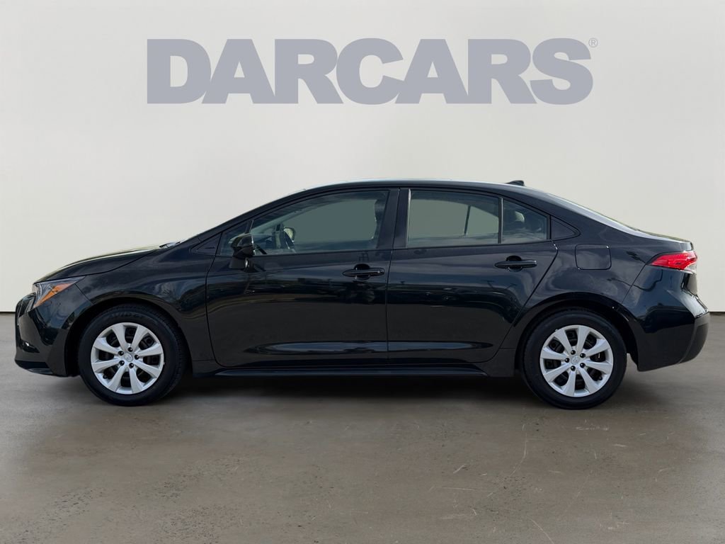 Used 2022 Toyota Corolla LE image 3