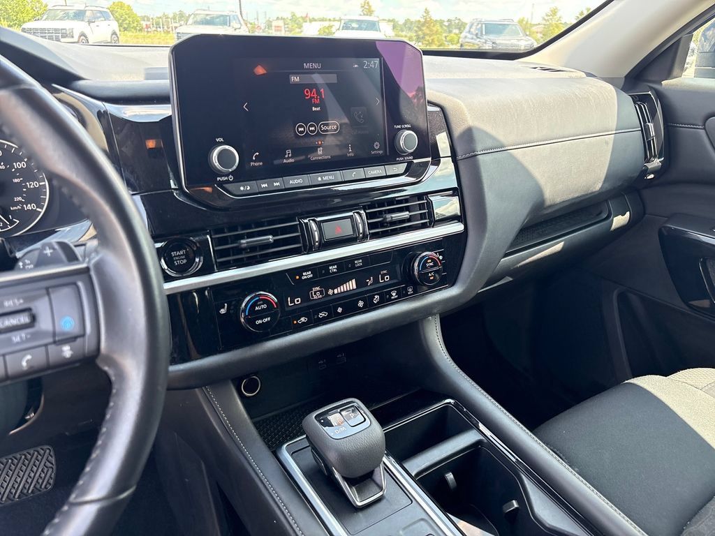 Used 2025 Nissan Pathfinder SV FWD image 18