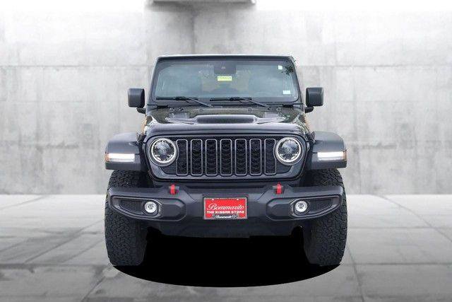 Used 2025 Jeep Wrangler Unlimited Rubicon AWD/4WD image 4