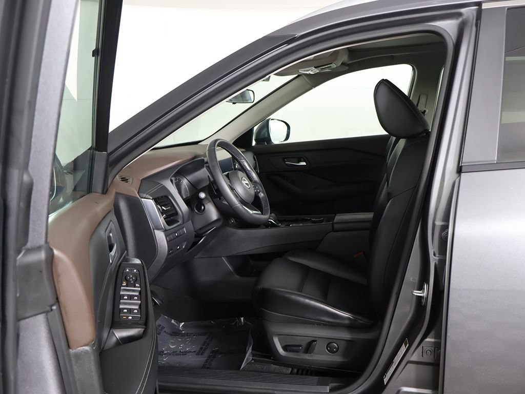 Used 2023 Nissan Rogue SV w/ SV Premium Package image 29