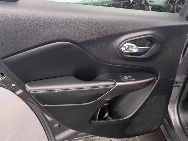 Used 2020 Jeep Cherokee Limited image 26