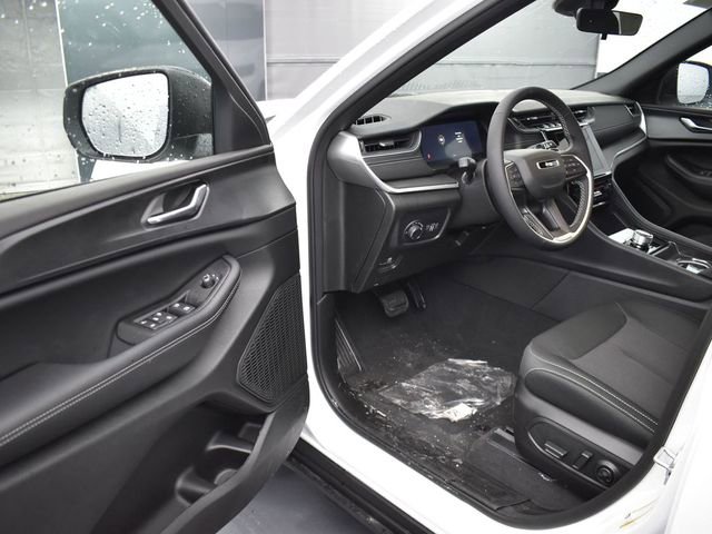 New 2025 Jeep Grand Cherokee Laredo w/ MOPAR Finishing Package image 12