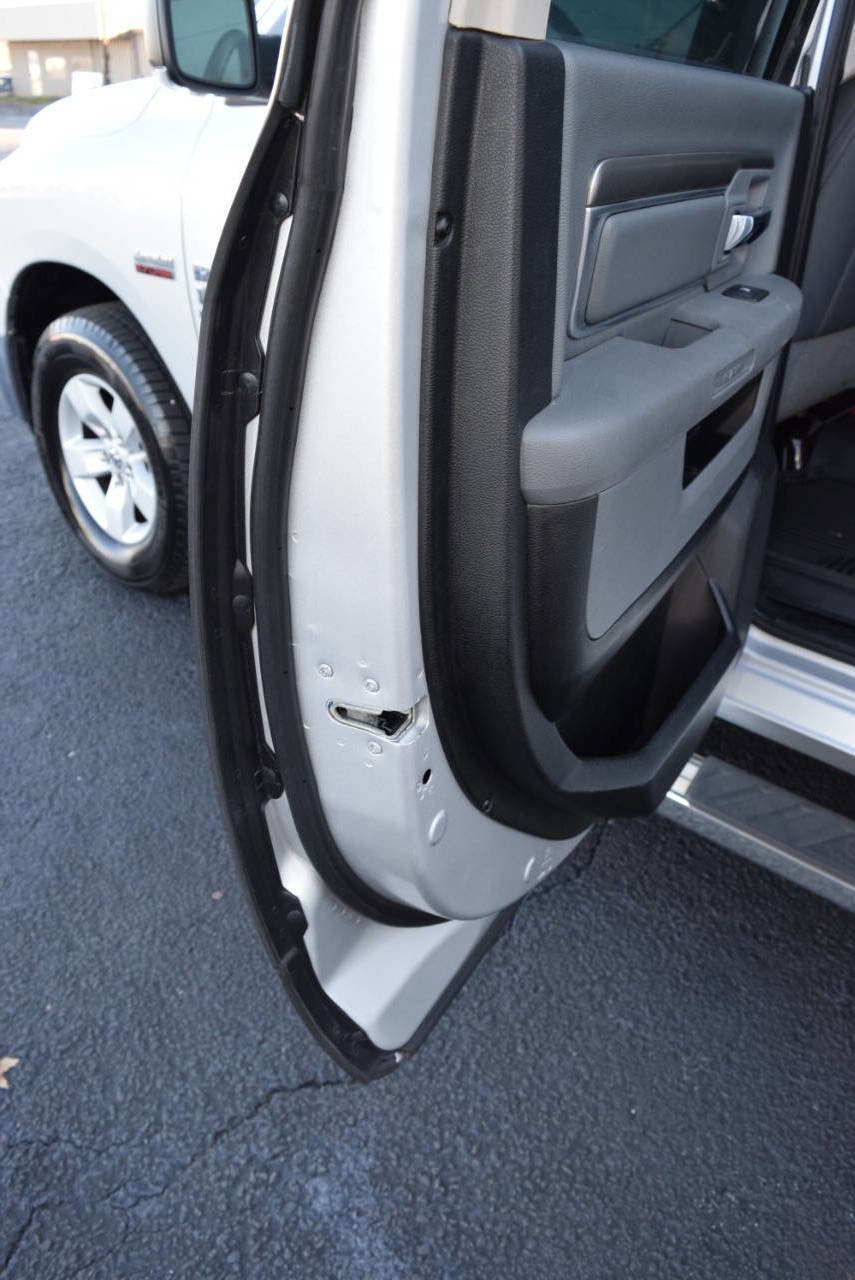 Used 2019 RAM 1500 Classic SLT w/ Luxury Group image 40