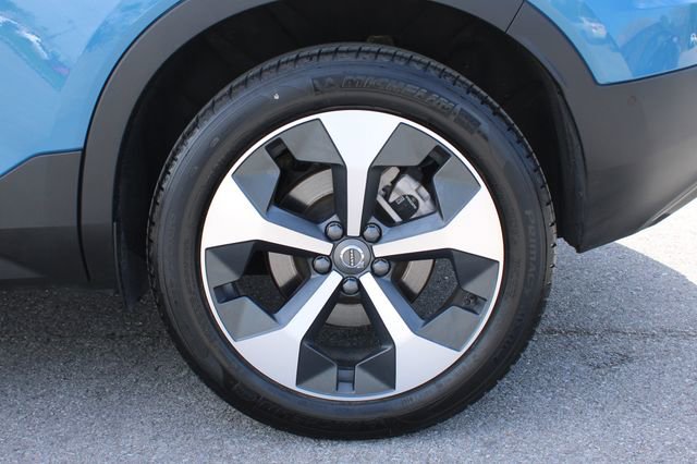Used 2025 Volvo XC40 B5 Plus image 36