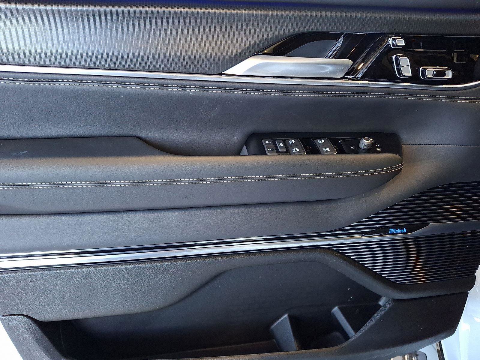 New 2026 Jeep Grand Wagoneer Summit w/ Premium Group III image 9