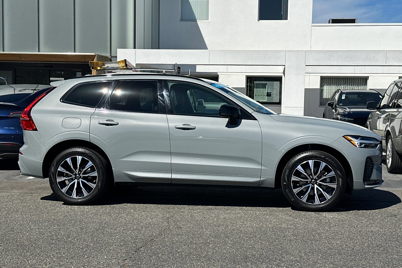 Certified 2025 Volvo XC60 B5 Core w/ Protection Package Premier image 3