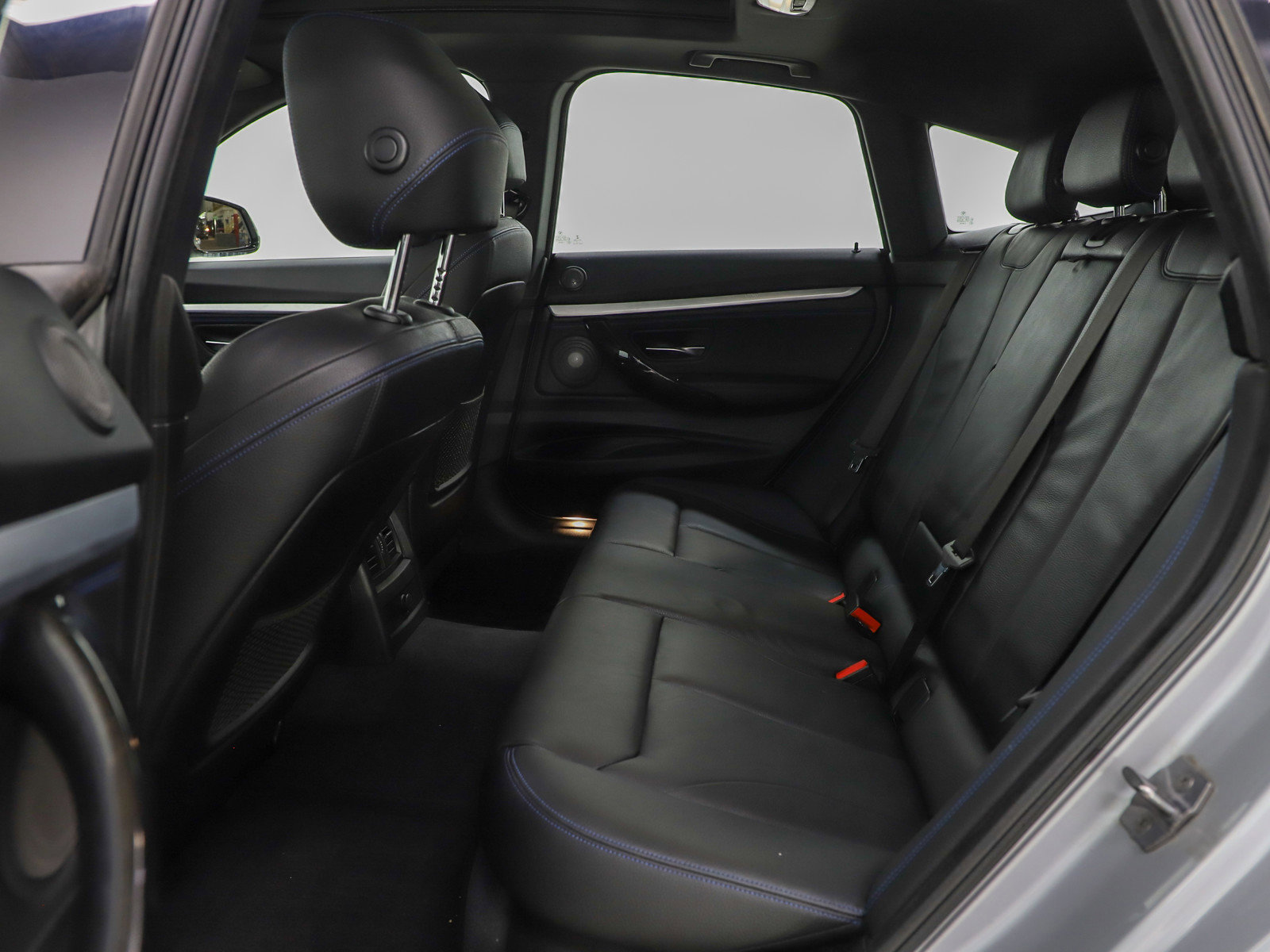 Used 2019 BMW 330i Gran Turismo xDrive w/ M Sport Package image 15