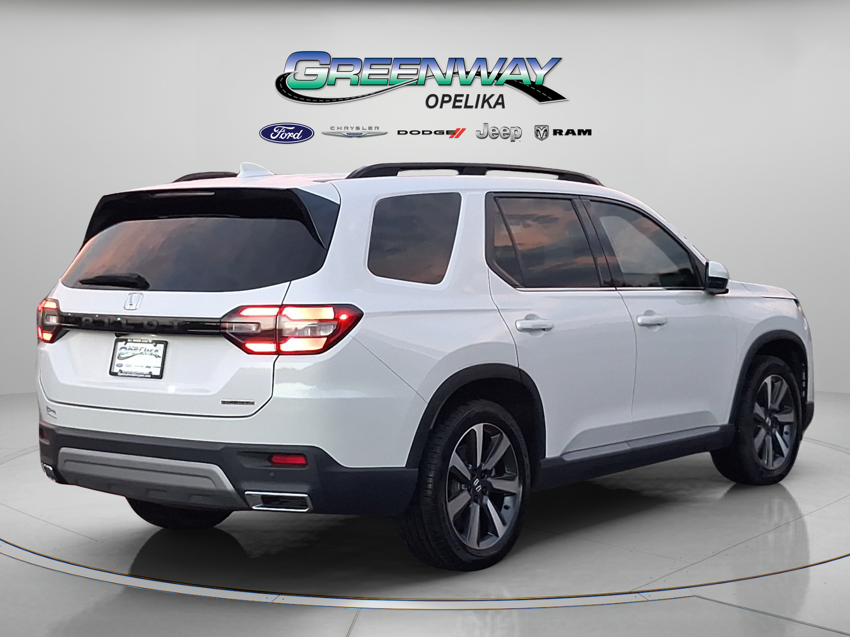 Used 2025 Honda Pilot Touring image 7