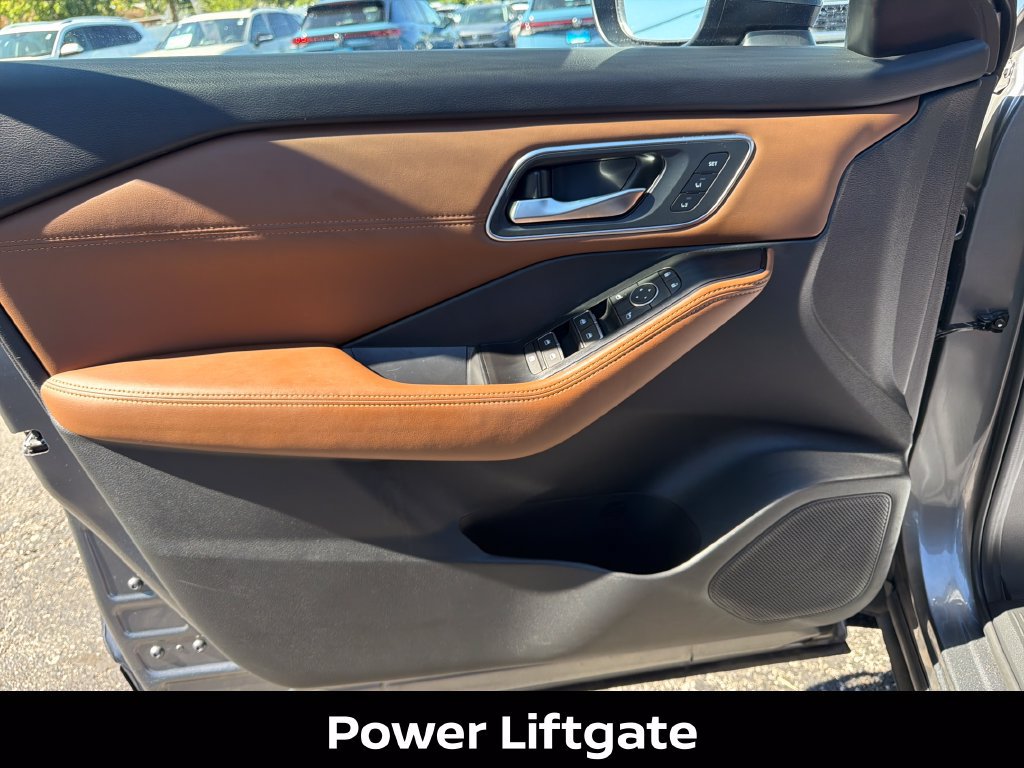 Certified 2025 Nissan Rogue Platinum AWD/4WD image 12