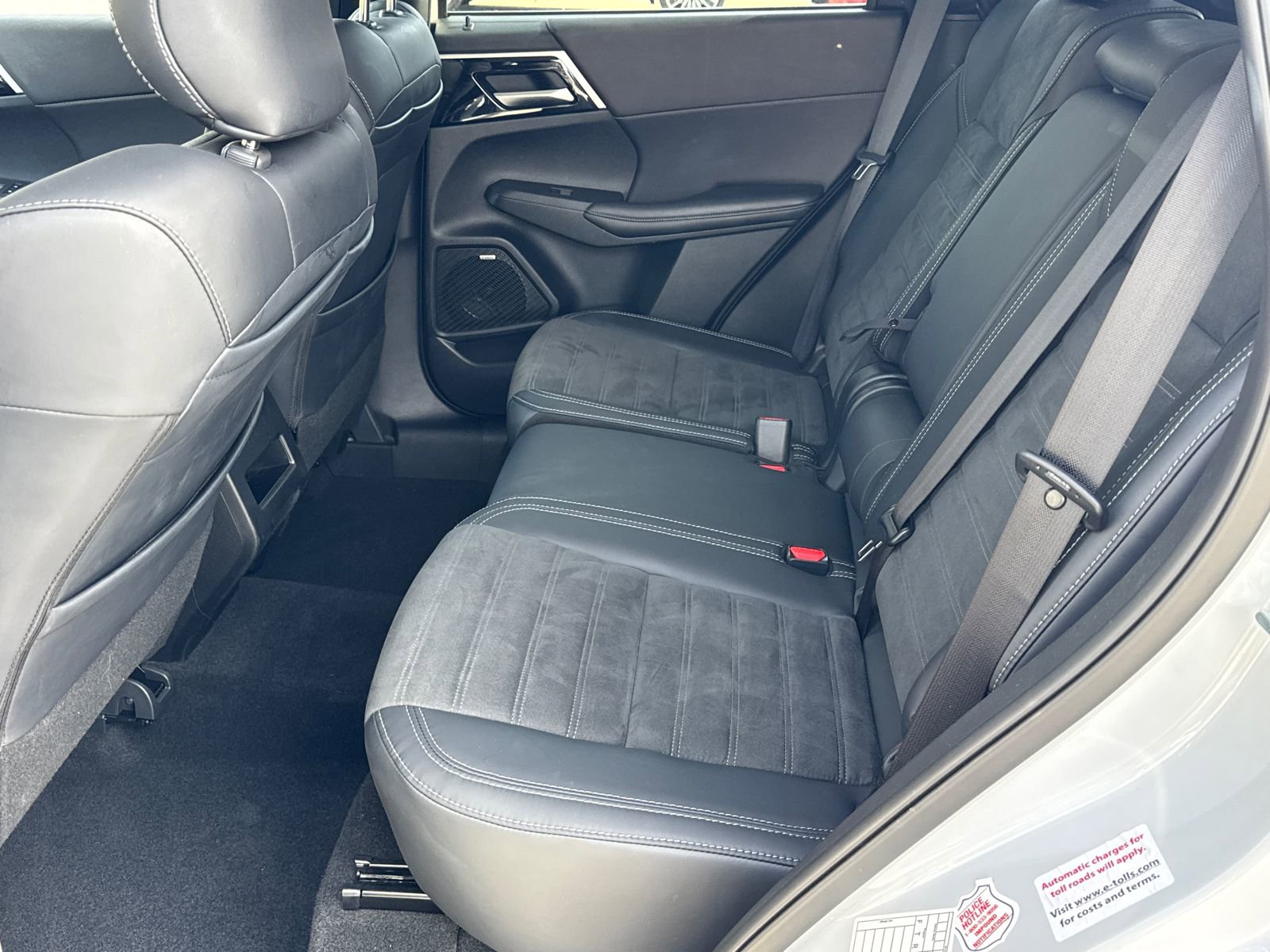 Used 2025 Mitsubishi Outlander SE image 21