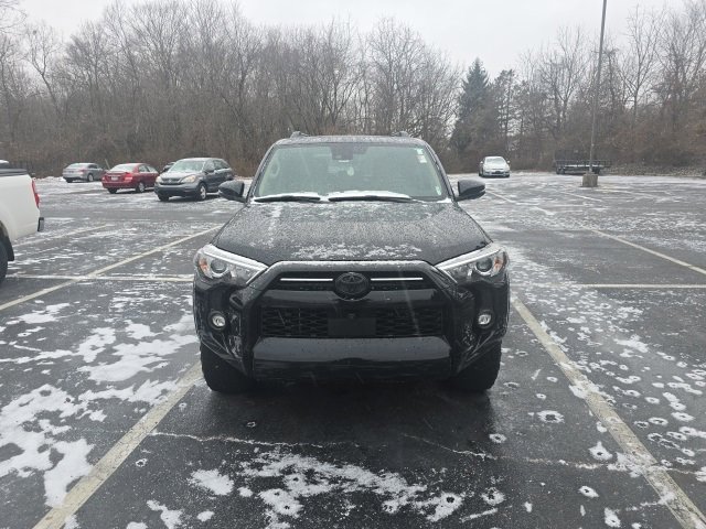 Used 2023 Toyota 4Runner SR5 Premium image 3
