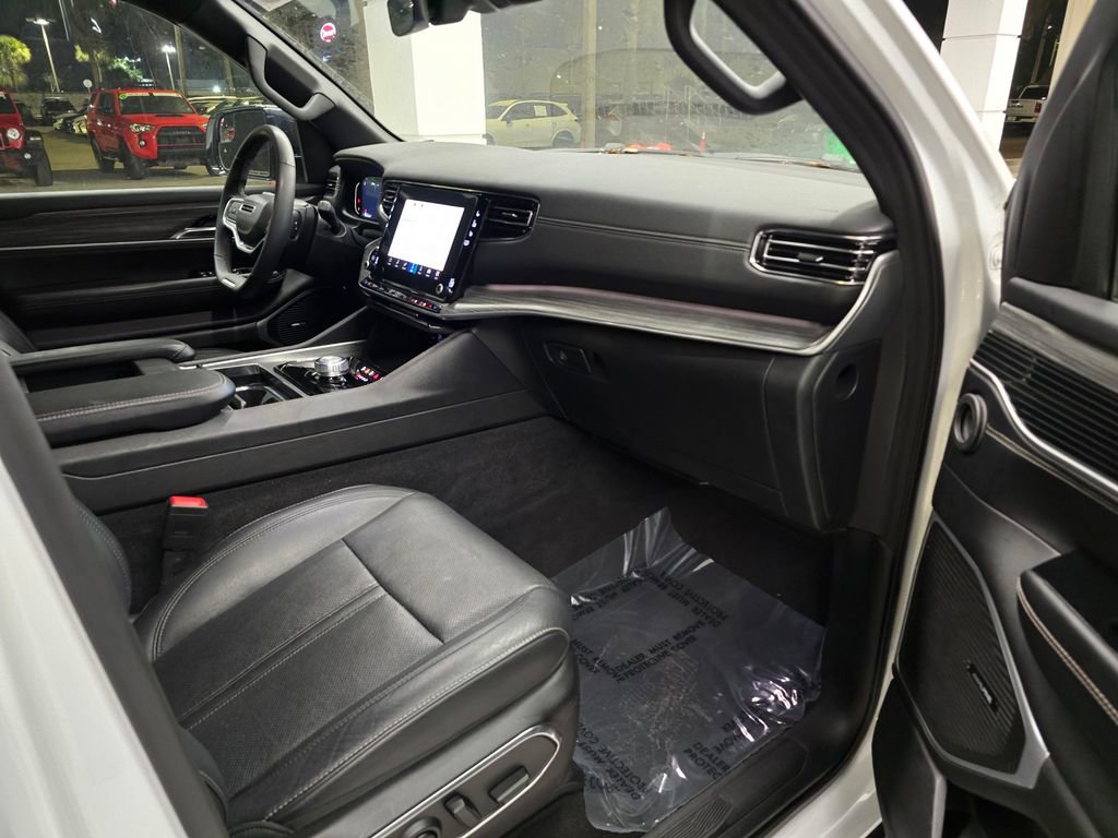 Certified 2024 Jeep Wagoneer L Series II image 34