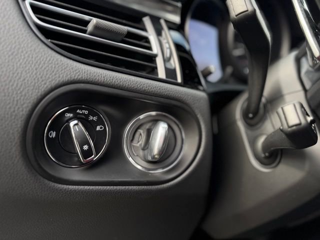 Certified 2025 Porsche Macan image 17