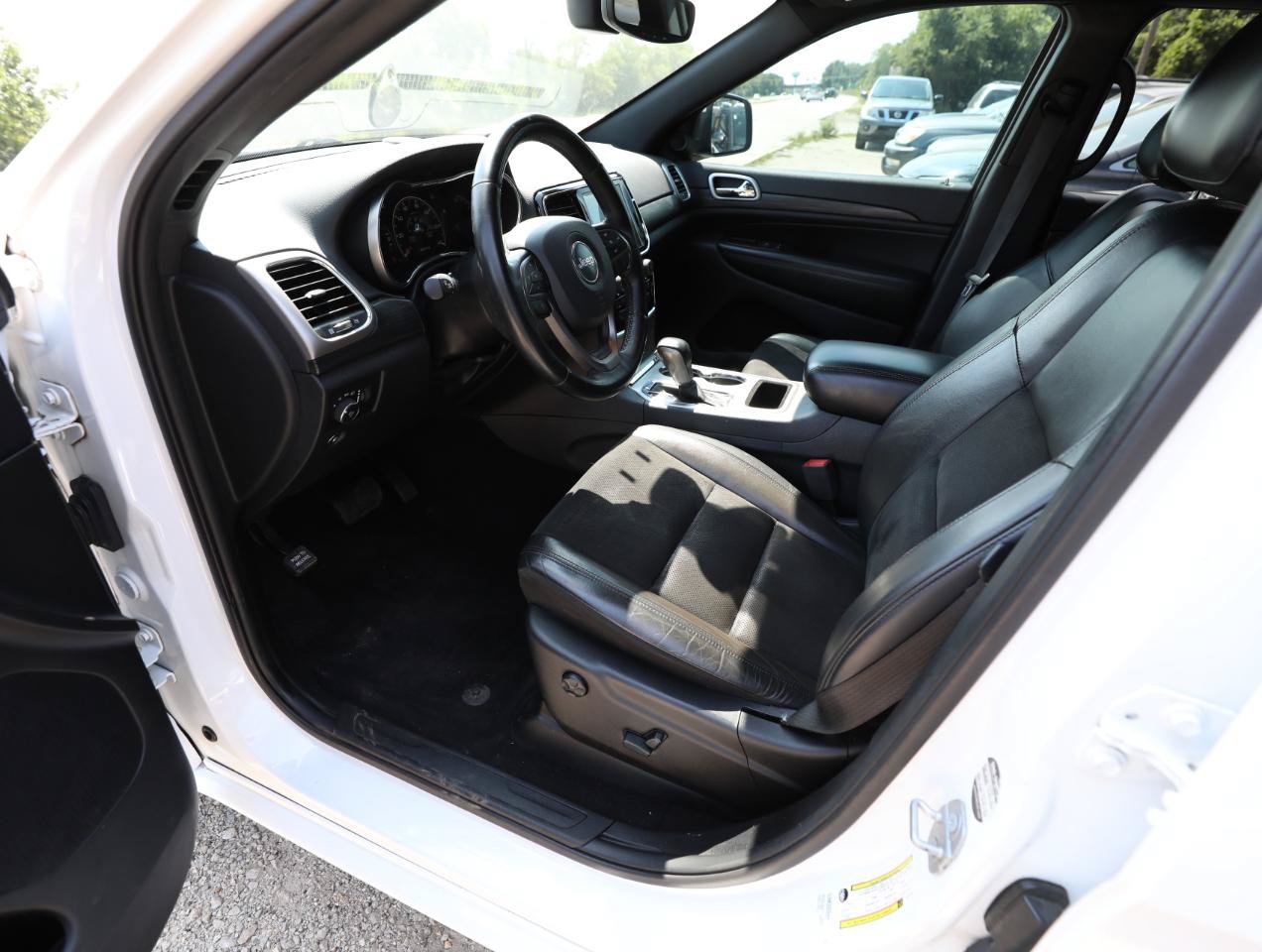 Used 2019 Jeep Grand Cherokee Altitude AWD/4WD image 18
