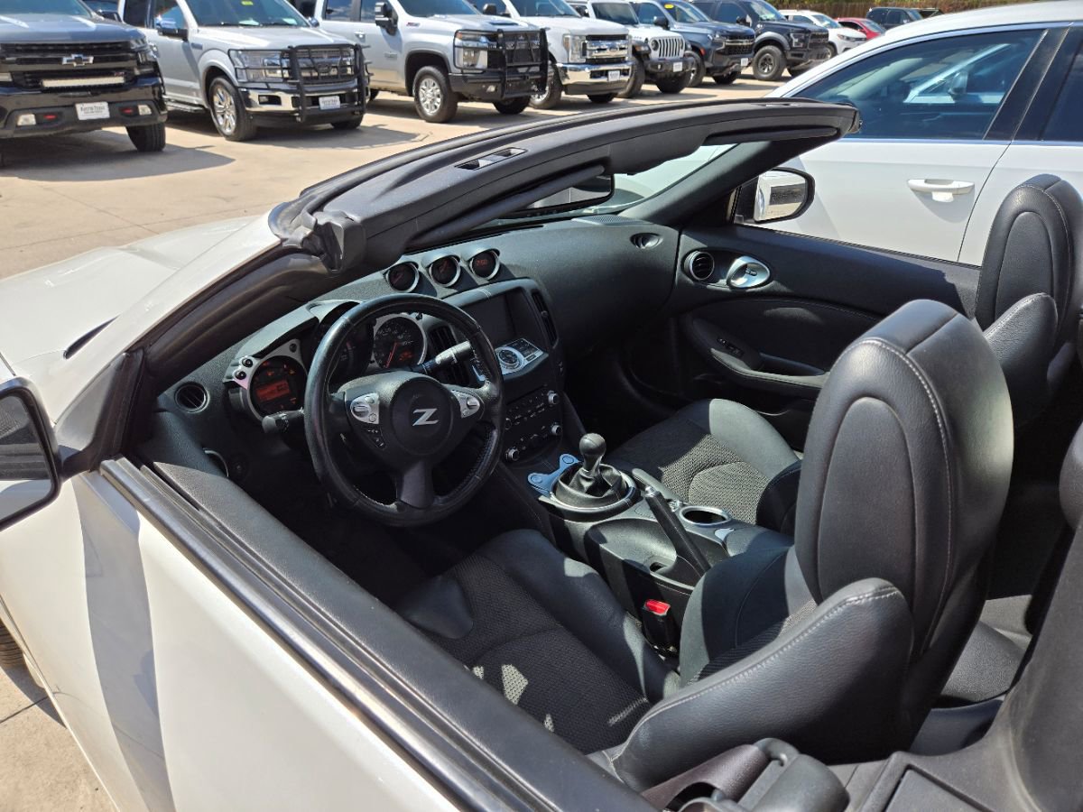 Used 2016 Nissan 370Z Touring image 8