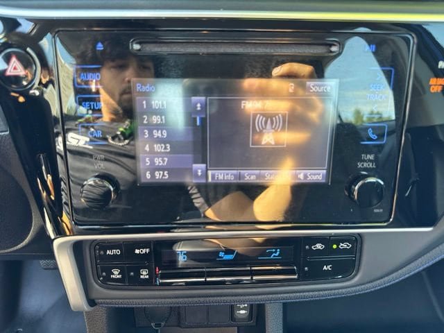 Used 2017 Toyota Corolla SE w/ Carpet Mat Package (TMS) FWD image 18