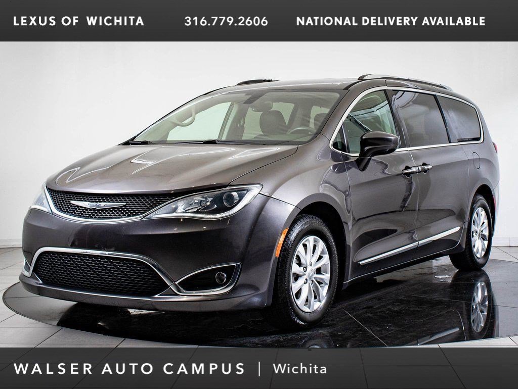 Used 2019 Chrysler Pacifica Touring-L image 1
