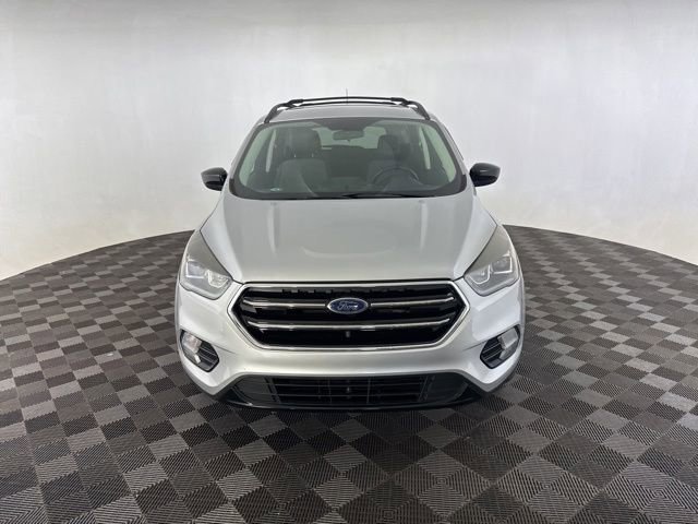 Used 2018 Ford Escape SE w/ SE Sport Appearance Package FWD image 2