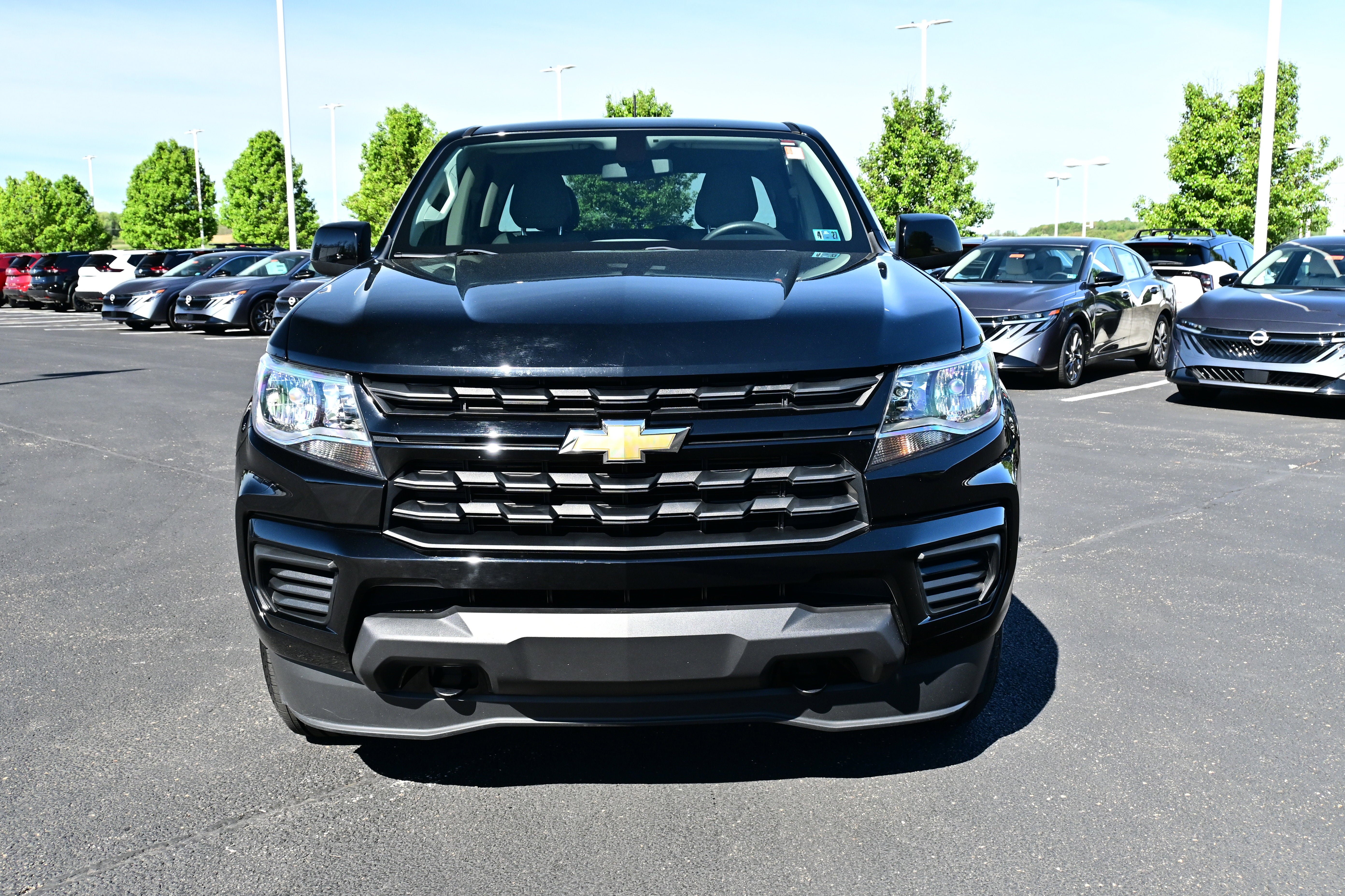 Used 2022 Chevrolet Colorado W/T w/ Custom Special Edition AWD/4WD image 3