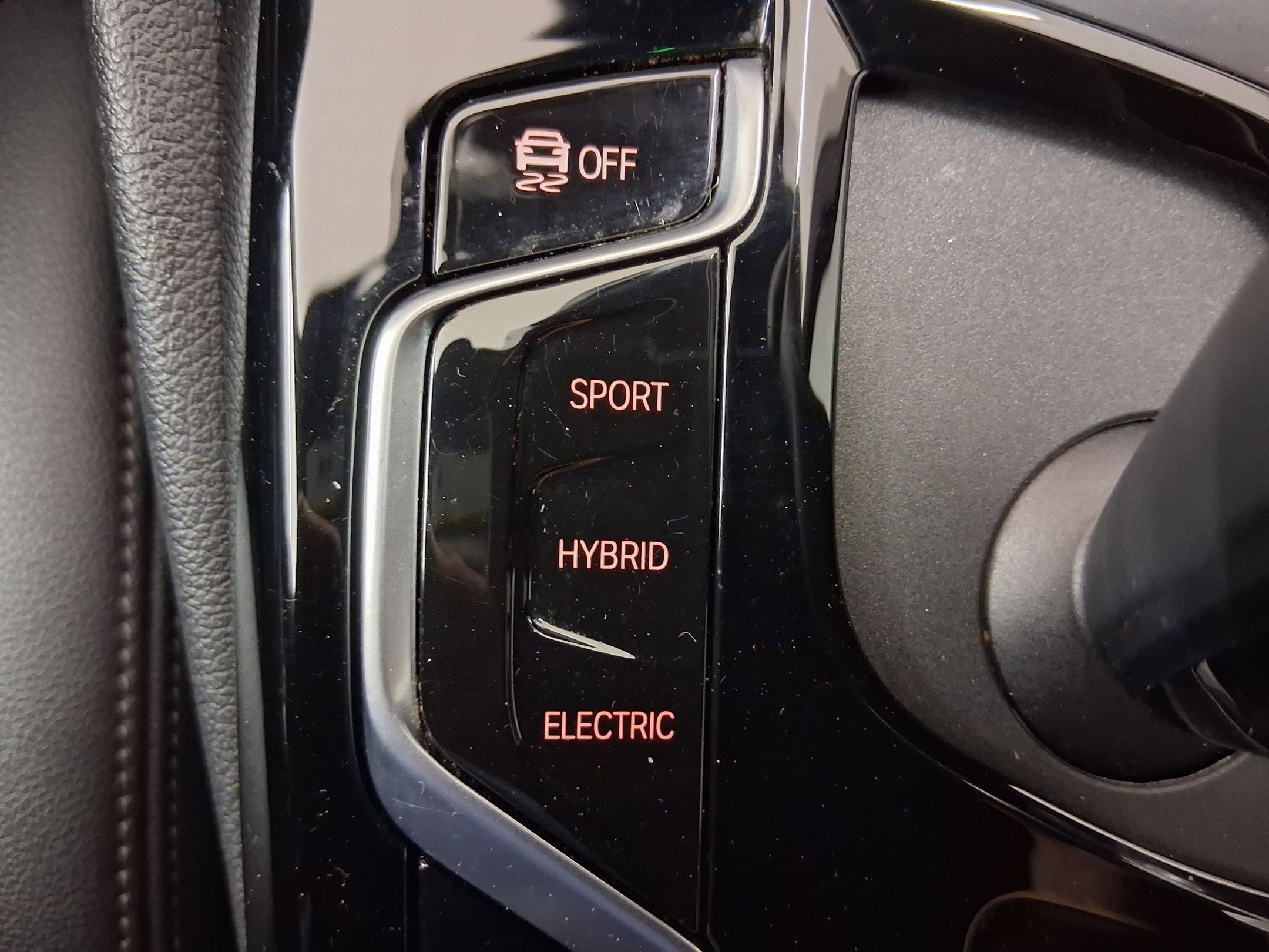 Certified 2023 BMW 530e w/ Convenience Package image 18