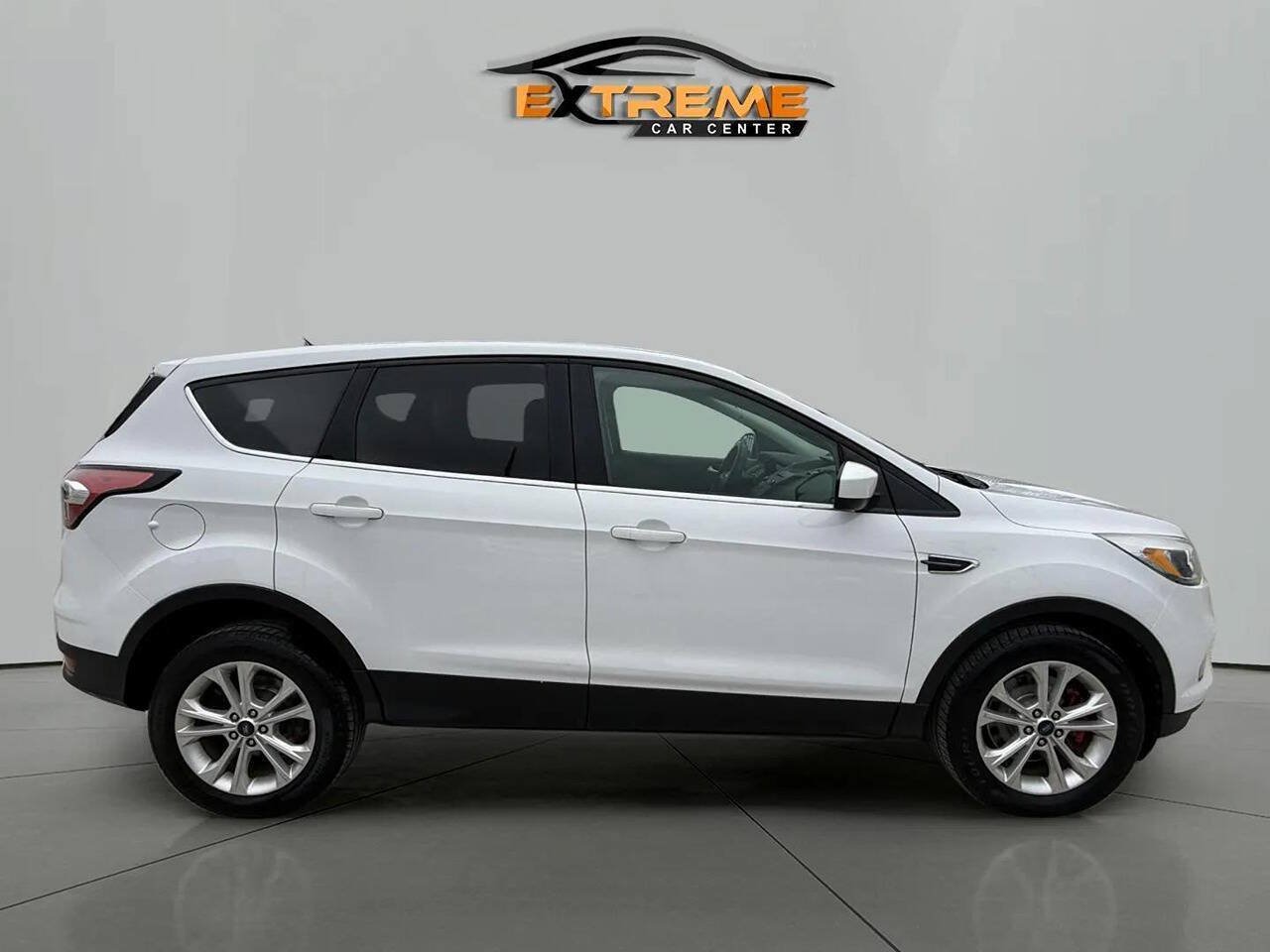 Used 2017 Ford Escape SE w/ SE Cold Weather Package AWD/4WD image 7