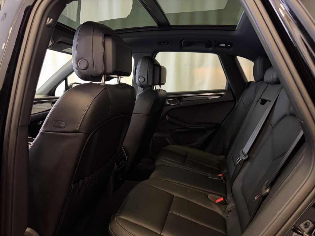 Certified 2026 Porsche Macan AWD/4WD image 24