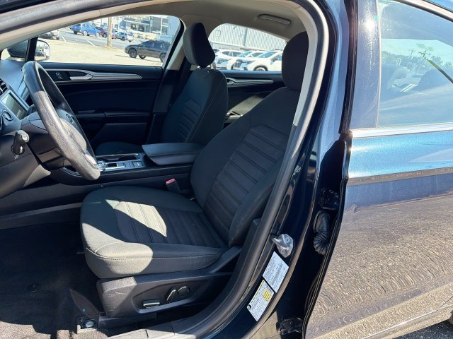 Used 2020 Ford Fusion SE FWD image 11