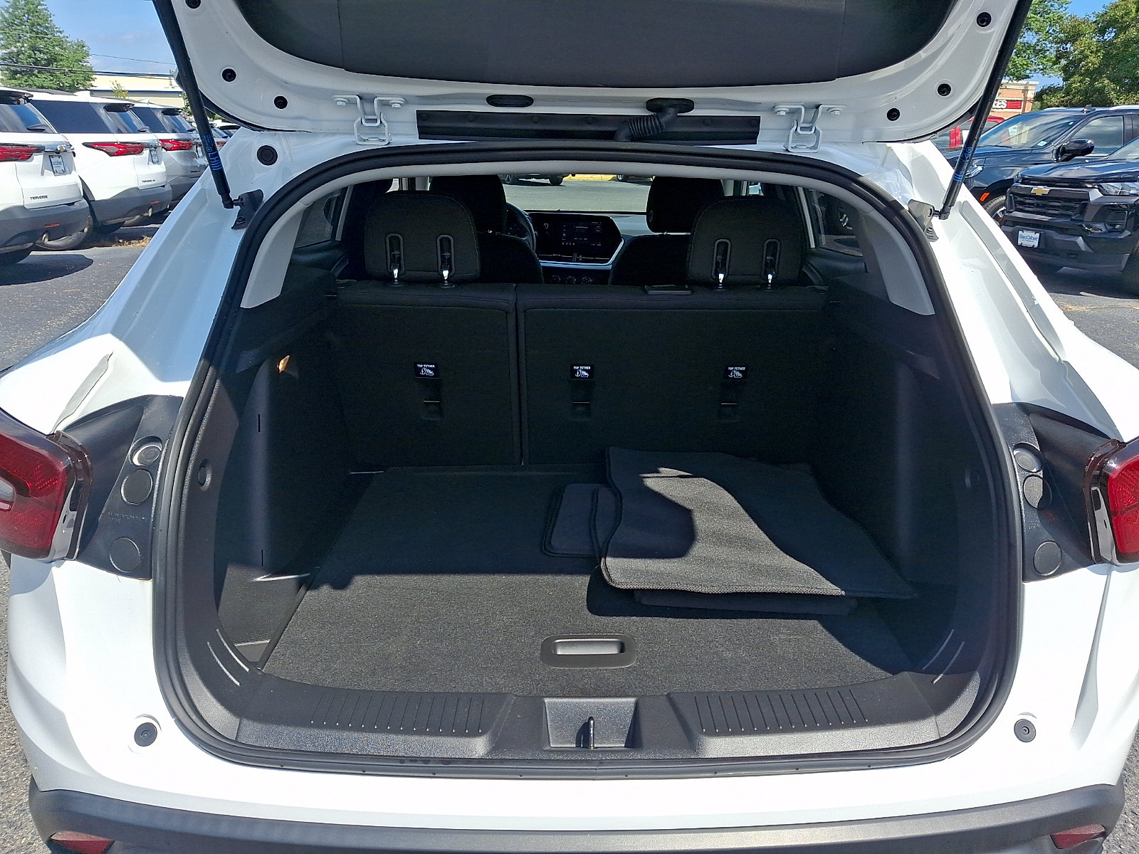 Used 2024 Chevrolet Trax LS w/ LS Convenience Package FWD image 28