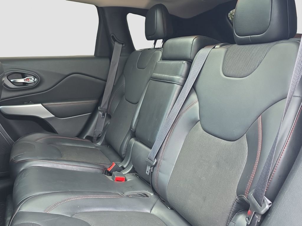 Used 2018 Jeep Cherokee Trailhawk w/ Comfort/Convenience Group AWD/4WD image 12