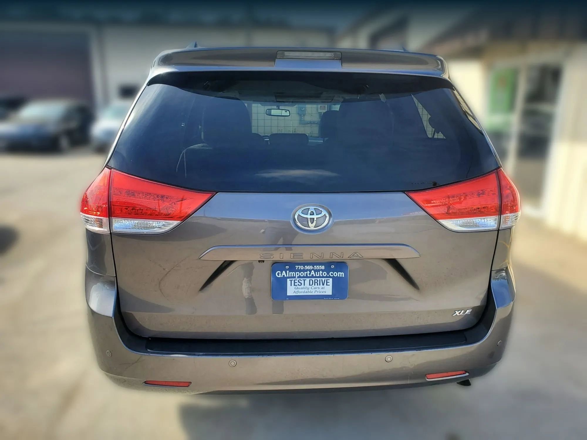 Used 2012 Toyota Sienna XLE w/ XLE Navigation Pkg FWD image 6