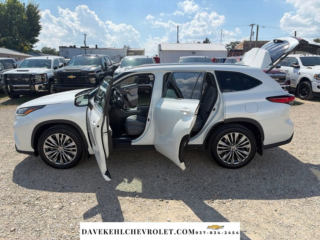 Used 2021 Toyota Highlander Platinum AWD/4WD image 23