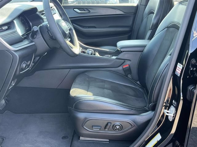 Used 2024 Jeep Grand Cherokee Altitude AWD/4WD image 13